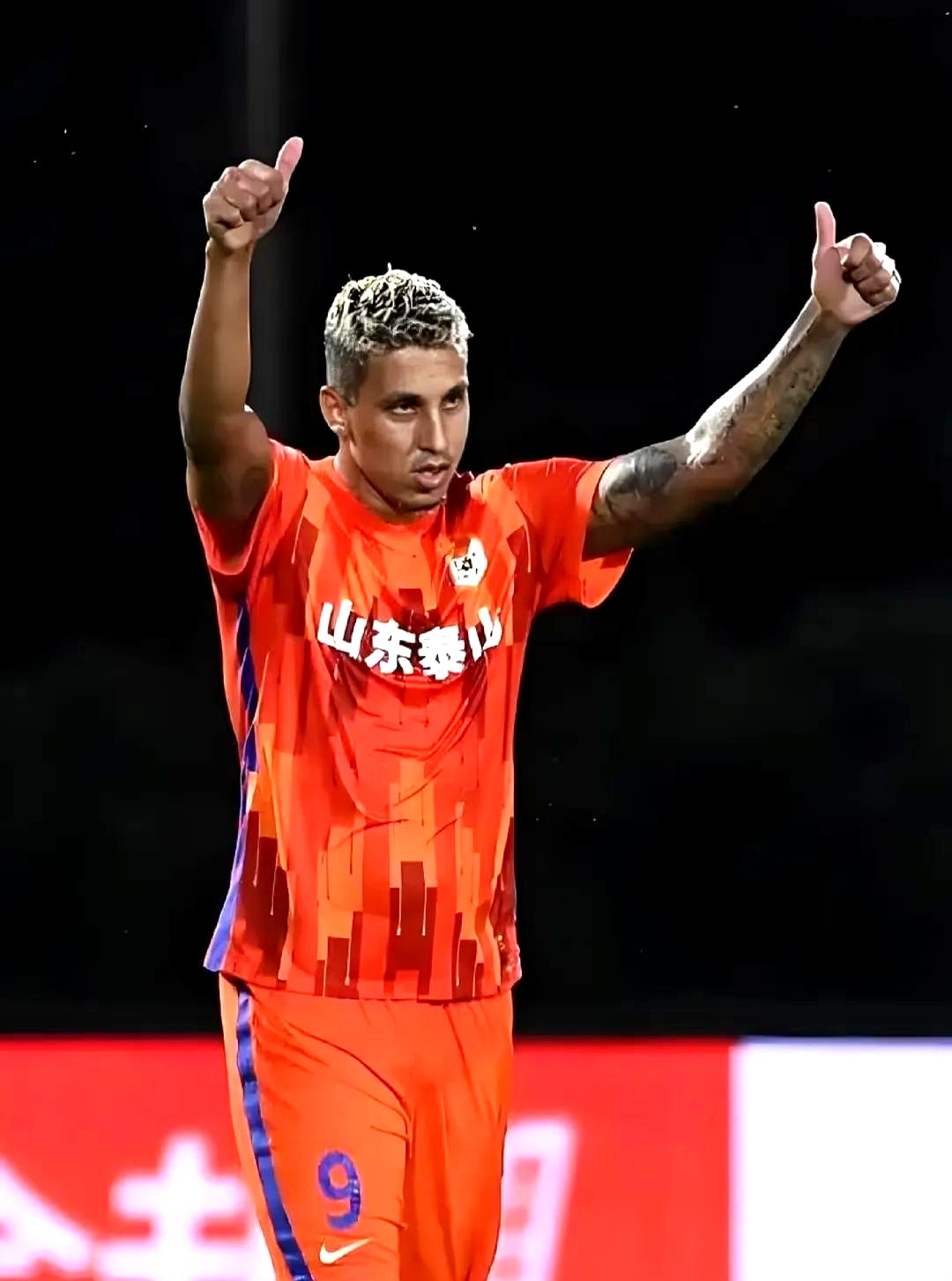 刚刚！山东泰山赛前主帅复盘赛前亚特兰大外线爆发——荷甲节点到来，西亚卡姆连续二十场比赛得分超过战术调整 -开云体育网址